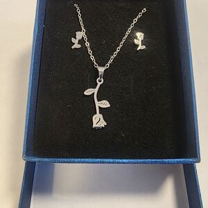 Chic Silver Floral Necklace and Earring Set